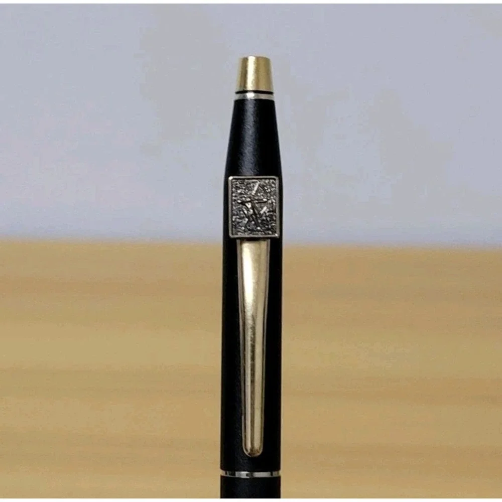 Cross Classic Century Ballpoint Twist-Action Pen Black‎ Logo Emblem